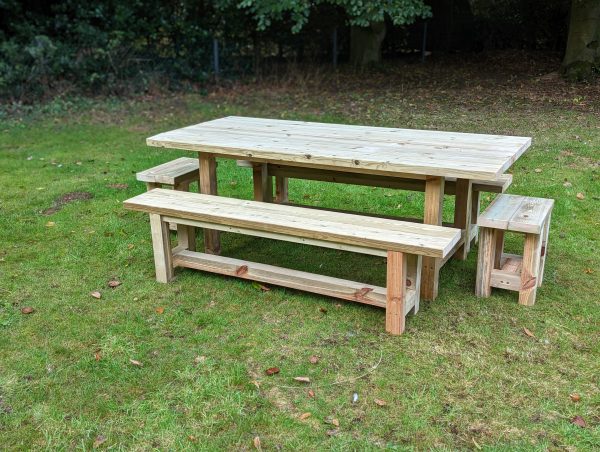 Outdoor table and benches - Image 2